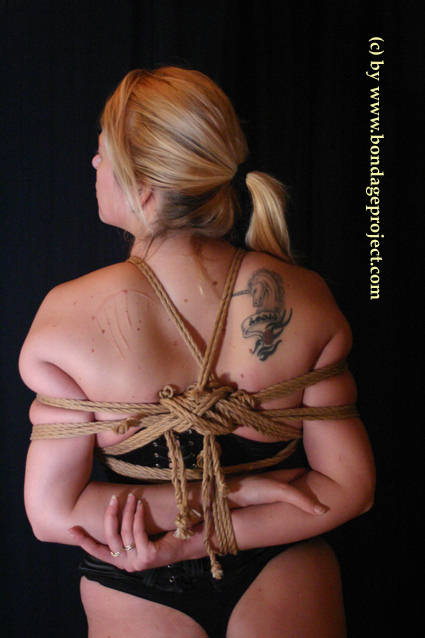 06Ushiro-Takate-Kote-Shibari-Variation-Backt.jpg 34.8K